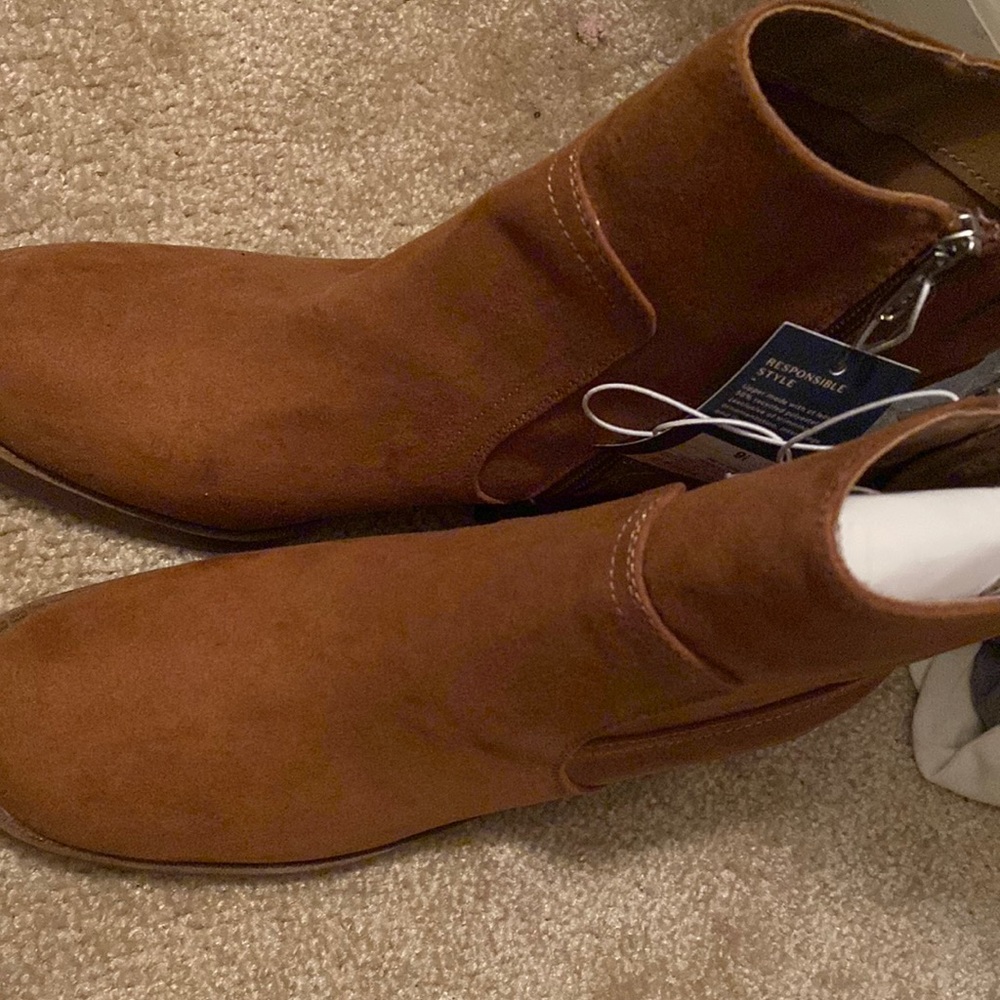 Universal Thread Boots